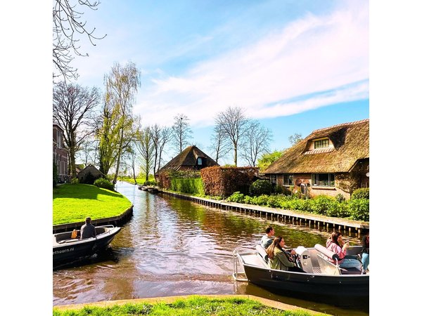 Giethoorn and Zaanse Schans Tour With Local Guide