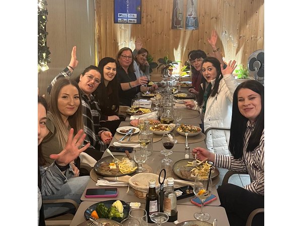 Albufeira: Portuguese Traditional Dinner & Wines Experience