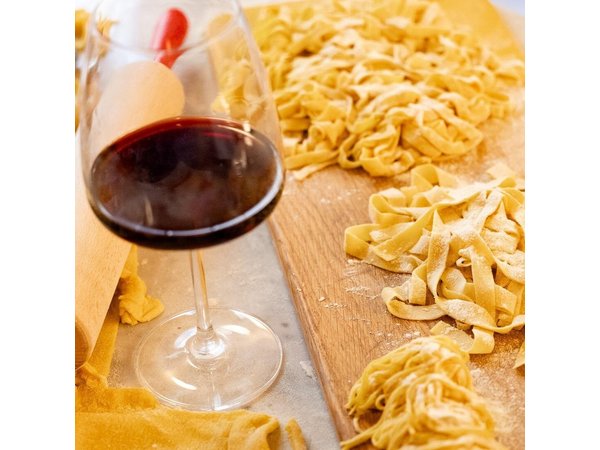 Authentic Pasta and Tiramisu with Unlimited Wine in Florence
