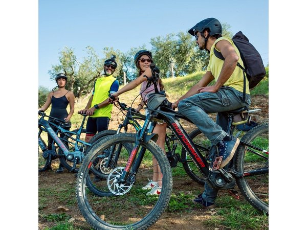 E bike Rome's Outskirts: Unveil Marco Carpineti's Estates