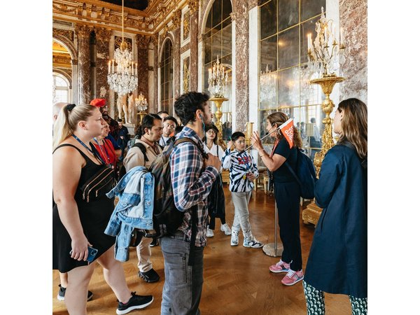 From Paris: Versailles Palace Live Tour with Gardens Access