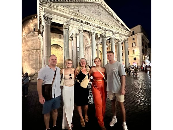 Rome by Night Walking tour Including Piazza Navona Pantheon and Trevi Fountain
