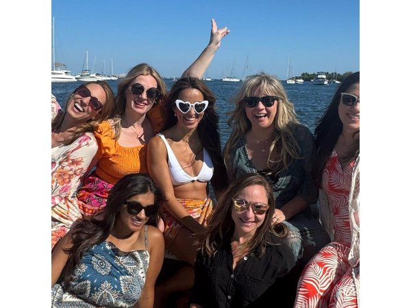 1 hour Miami Private Boat Ride with prime pick up location