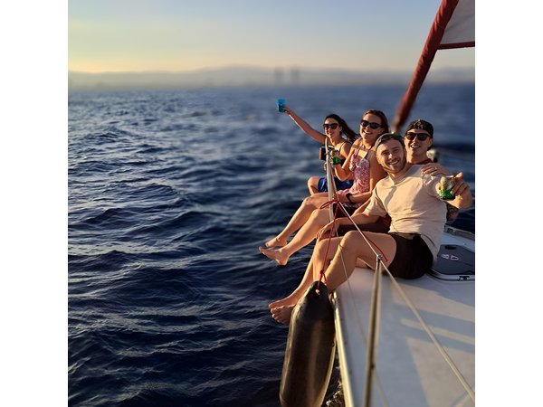Cruise Excursion with Open Bar and Snacks in Barcelona