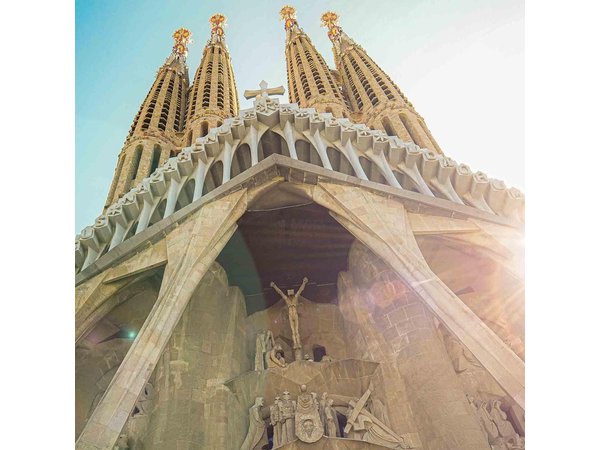 Small Group Tour in Barcelona Sagrada Familia with Tickets