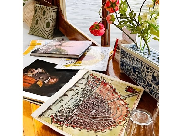 Historic private boat tour Amsterdam