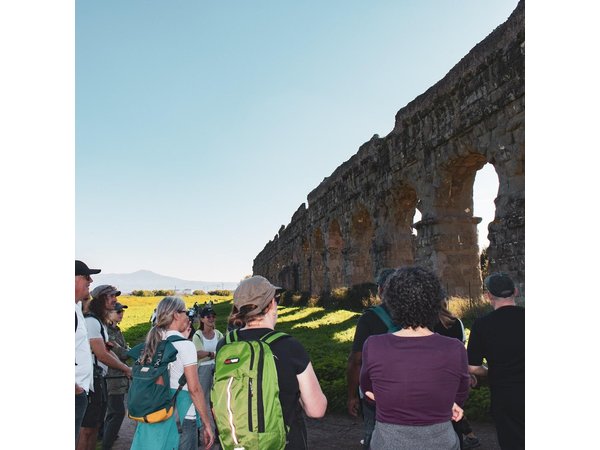 Urban Hike to the Aqueduct Park in Rome