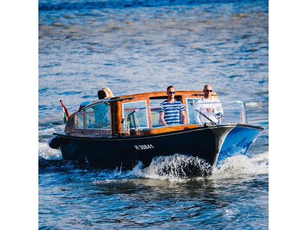 Private Danube Sightseeing Cruise in Budapest