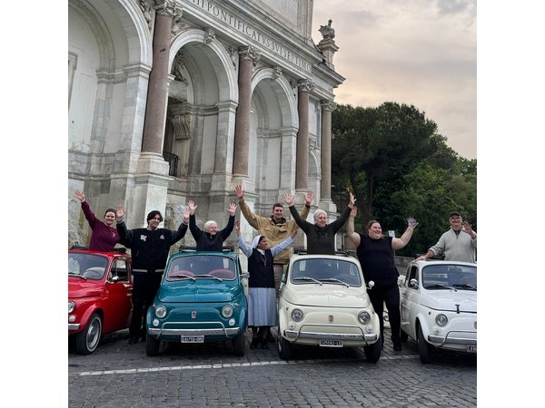 Rome: Retro Fiat 500 Car Tour with Pro Photographer