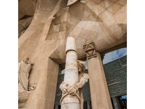 Barcelona: Sagrada Familia: Priority Access & Guided Tour