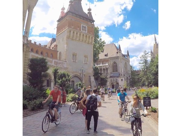 Budapest & Buda Castle E-bike Tour with a local guide