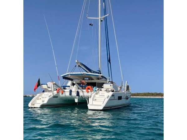 Boat Rental on a Luxurious Catamaran in Lisbon
