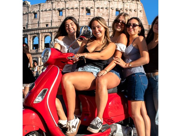 Rome Vespa Round with Photo in Eternal city