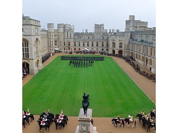 Windsor Castle private vehicle service from London with Admission tickets