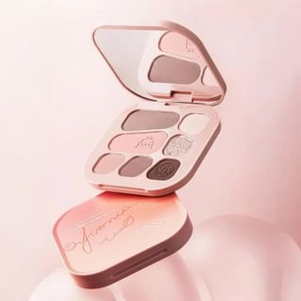 UNNY CLUB - Pink Sculpt Face Makeup Palette 9.5g