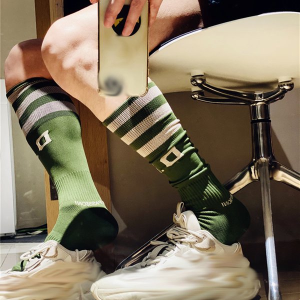Chaussettes hommes Calcetines solide Skarpetki Sport Calcetines Hombre haut Tube rayé longues chaussettes antidérapant Pop chaussette thermique Meias