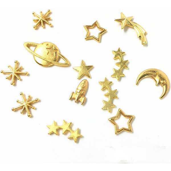 50Pcs Mixed Design Rockets Katzen Planet Nail art Metall Stücke Scheiben Gold 3D Nagel Designer Charms Für Gel Polnisch legierung Tipps