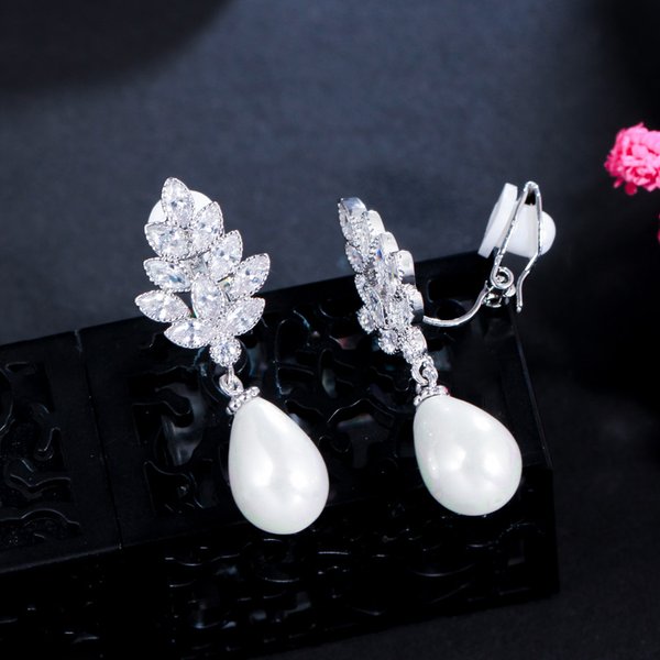 CWWZircons – boucles d'oreilles en zircon cubique brillant en forme de feuille, perles pendantes Non percées, Clips pour femmes, sans trou CZ037