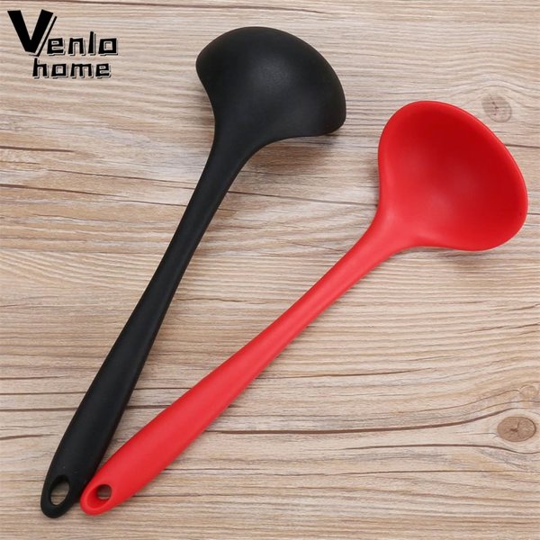 Louche à soupe antiadhésive en Silicone, cuillère à soupe Flexible, poignée incurvée, cuillère ronde résistante à la chaleur, ustensiles de cuisine, outil de cuisine