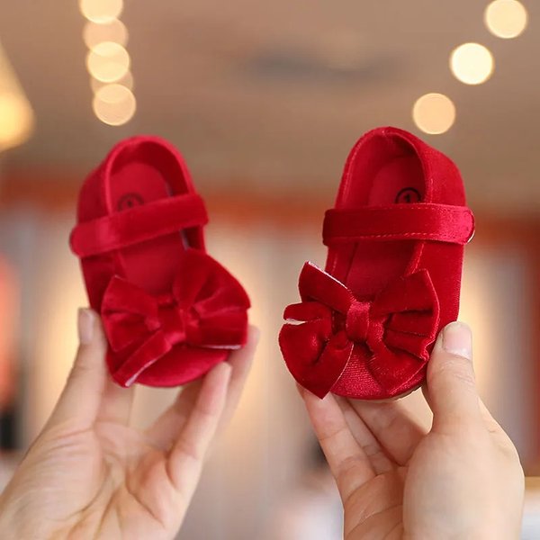 Chaussures de princesse en flanelle pour nouveau-né, chaussures plates à nœud pour bébés filles, semelle en caoutchouc souple, chaussures de première marche, printemps et automne