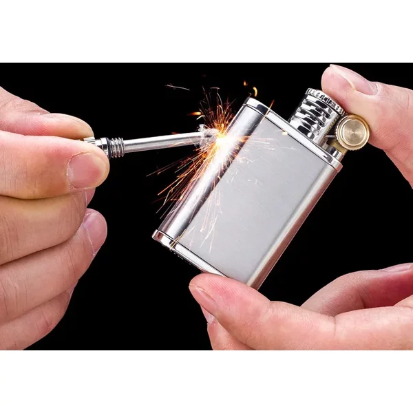 Neues Dual-Use Feuerzeug mit Wiederverwendbarem Streichholz - Windfestes Kreatives Design, Tragbares Kleines Werkzeug für den Täglichen & Outdoor-Gebrauch