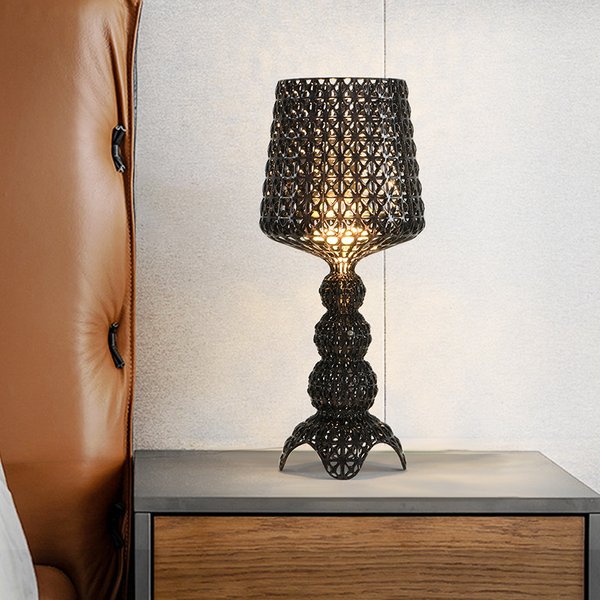 Lampe de bureau italienne ajourée, design créatif et personnalisé, en acrylique, en forme de verre à vin, pour salon, chambre à coucher, chevet, décoration de table
