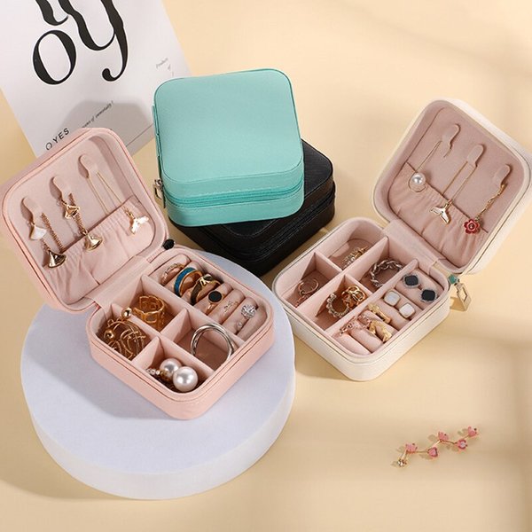 Mini boîte de rangement de bijoux portable pour femmes, étui de rangement pour boucles d'oreilles et colliers, étui de voyage à domicile, vitrine en cuir pour matiques