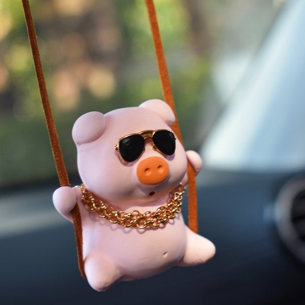 1PC Nette Rosa Schaukel Schwein Auto Zubehör Auto Rückspiegel Anhänger Anime Auto Innen Dekoration Geburtstag Geschenk für Freunde