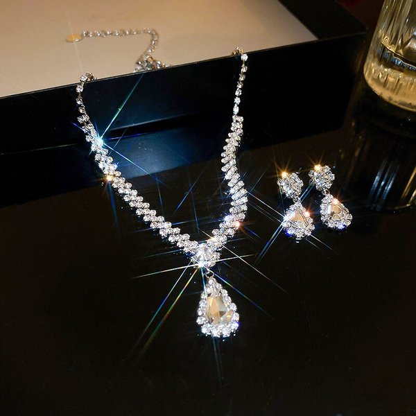 Collier scintillant orné de strass et boucles d'oreilles pendantes pour femmes, colliers avec pendentif en forme de goutte d'eau géométrique, ensembles de bijoux pour mariée, A-