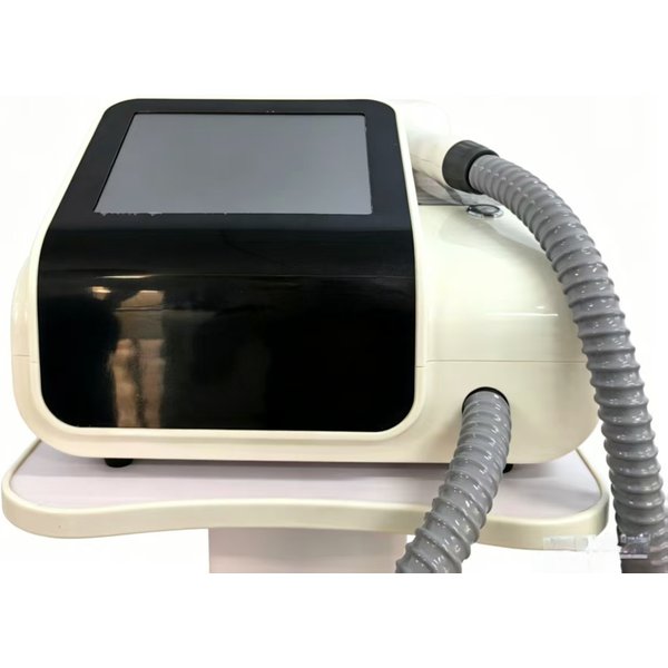 808nm Diodenlaser Mini-Epilierer mit externem Wassertank und Ice-Titan-Griff für professionelle Salon-Haarentfernung mit Halbleiterkühlung