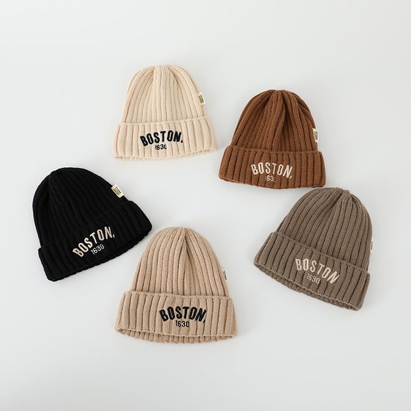 Herbst Winter Baby Stickerei Brief Stricken Caps Kind Junge Feste Warme Mützen Mädchen Kinder Mode Lässig Hut Infant Weiche Kappen
