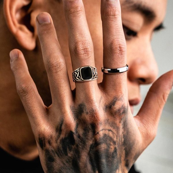 Punk Vintage ethnische Ringe für Männer, Retro Wikinger Knoten Rune Finger Band, schwarzer geometrischer quadratischer Stein Siegelring Schmuck