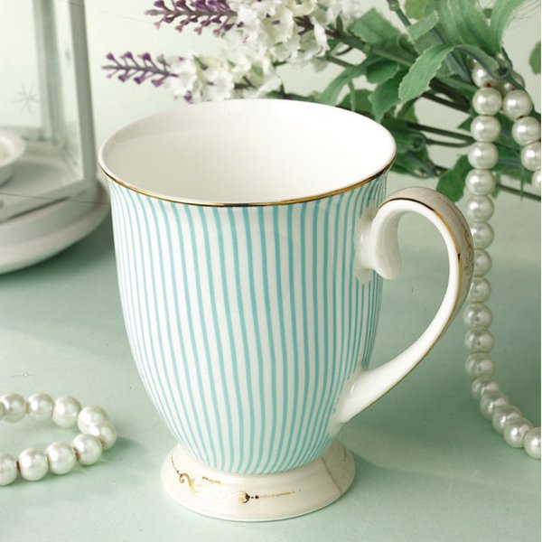 Tasses à thé élégantes en céramique britannique purifiée, tasses en porcelaine fine à rayures bleues, tasses à café à motif doré, design unique et tendance, gobelets