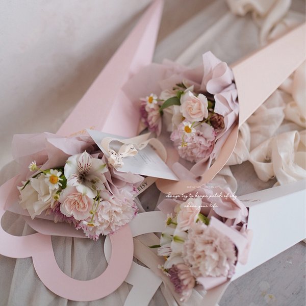 Boîte à fleurs portable avec poignée en forme de cœur, sac d'emballage cadeau pour la fête des mères, magasin de fleurs, décoration de mariage, fête de Léon, 2023, 10 pièces