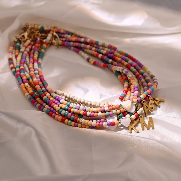 MOON GIRL Bunte Perlen Initial Choker für Frauen Edelstahl Buchstaben Anhänger Halskette Mode Muschel Herz Boho Schmuck
