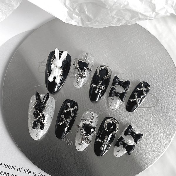 10 Stück rein handgefertigte, mandelförmige Nagelkunst, schöne künstliche Nägel, Halloween-Design mit schwarzem und weißem Hasenmotiv, geeignet für Frauen