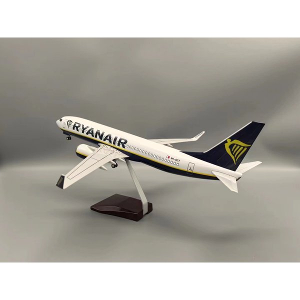 1:85 Scale Airplane Toy B737-800 Airplanes RYANAIR Airline Aircraft Model With Base Landing Gears Resin Miniature Plane For Kids