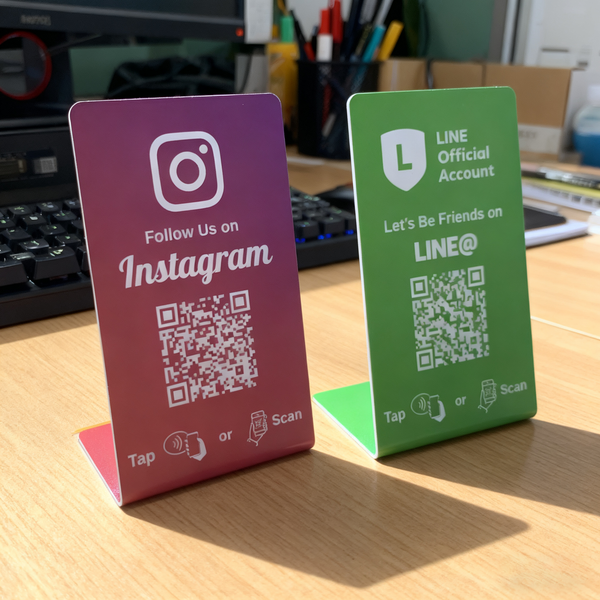 Station NFC 215 programmable pour Instagram et Facebook, 13,56 MHz, code QR pouvant être configuré indépendamment pour relier une carte de présentation.