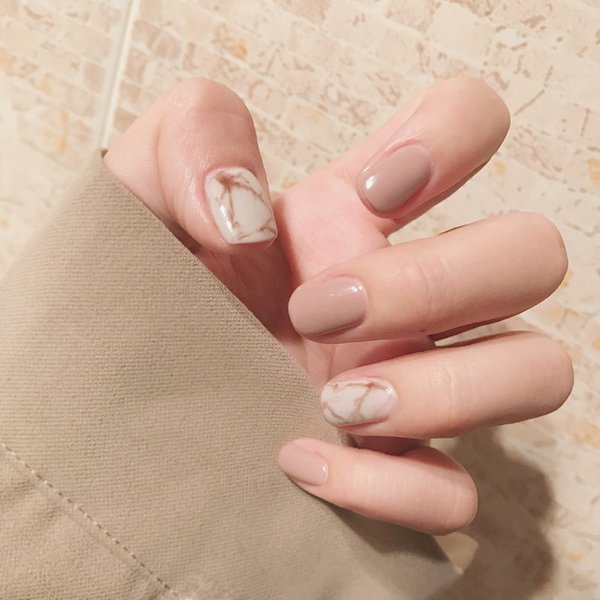 24 Stück Full Cover Press on Künstlicher Sarg Tragen Nail Art Ballett Maniküre Kurze Runde Kaffee Künstliche Nägel Wiederverwendbare Falsche Nägel