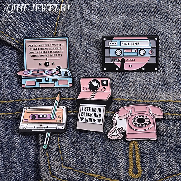 Broche à bande pour lecteur de disque téléphonique rose, Badge en émail, sac à dos à revers de musique, vente en gros, bijoux pour hommes et femmes, accessoires pour amis