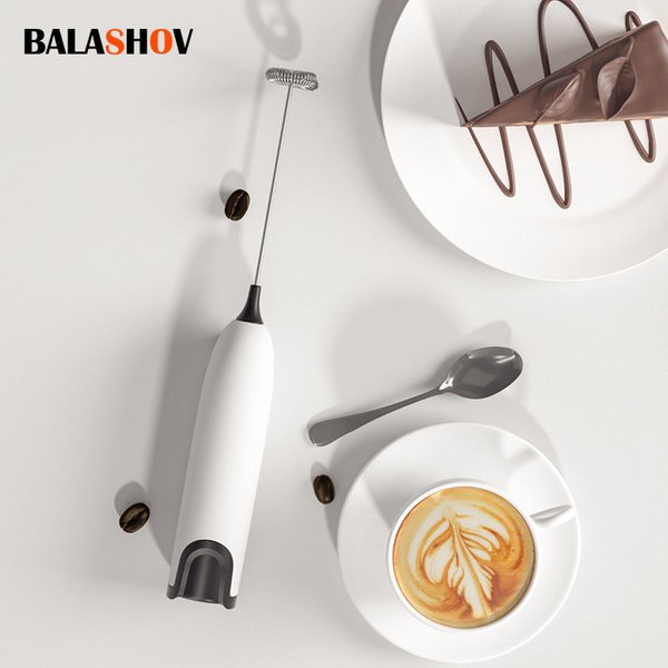 Elektrischer Milchaufschäumer, Küchengetränk, Schäumer, Mixer, Rührer, Kaffee, Cappuccino, Milchkännchen, Schneebesen, schaumige Mischung, Schneebesen, Schneebesen