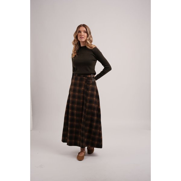 Ensemble de vêtements pour femme AS AW26 : haut en maille brodée à col montant + jupe à carreaux avec boucle.