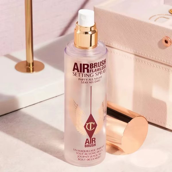 Charlotte Tilbury Liquid Foundation Liquid Setting Spray Seidiger, langanhaltender Concealer, feuchtigkeitsspendendes, konturverstärkendes Gesichts-Make-up