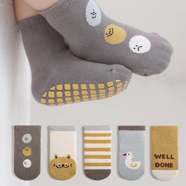 3 paare/los Herbst Winter Baby rutsch feste weiche Boden Socke Cartoon Kinder Jungen und Mädchen Innen füße tragen