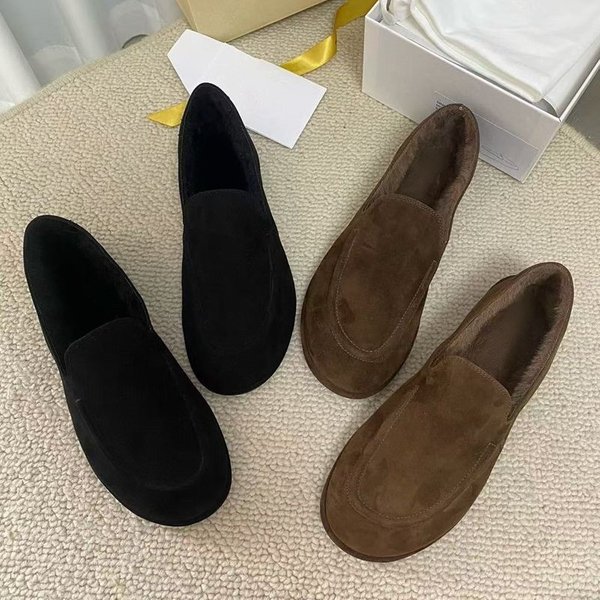 Der Neue Loafer Ist aus Hochwertigem Wildleder Gefertigt und Verfügt über ein Weiches Schaffell-Futter für Komfortables und Warmes Tragen
