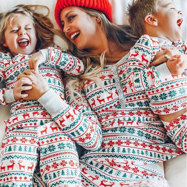 Ensemble de pyjamas assortis pour la famille, collection Noël 2026, imprimé renne, flocon de neige et sapin, pyjama de Noël pour papa, maman, enfants et bébé, tenue de nuit pour les fêtes