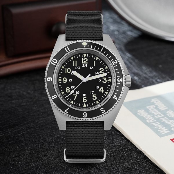 Watchdives WD1972 Quarzuhr VH31 Sweep Seconds Movement Saphirglas BGW9 Leuchtend 20Bar Wasserdicht Vintage Herrenuhren
