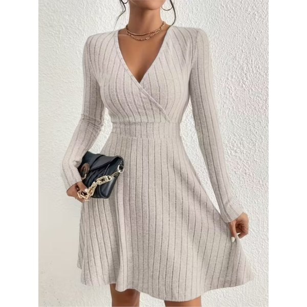 Elegantes, sexy V-Ausschnitt-Kleid für Damen, modisches Langarmkleid mit hoher Taille, locker geschnittenes Pulloverkleid, Damenkleidung für den Urlaub, Frühlingsneuheit