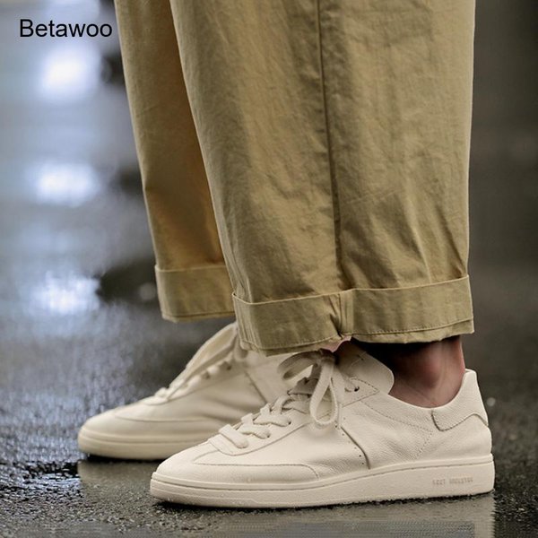 Weiße Freizeit-Sneaker aus Leder für Herren, flache Skate-Schuhe zum Schnüren, bequeme, rutschfeste, klassische, minimalistische Sportschuhe für Herren