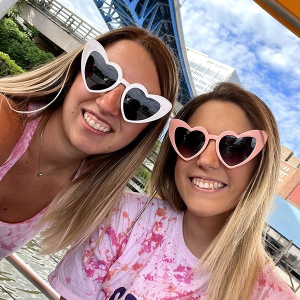 Braut zu sein Brautjungfer Geschenk herzförmige Brille Bachelorette Party Sonnenbrille Hochzeit Braut dusche Dekor Henne Party liefert